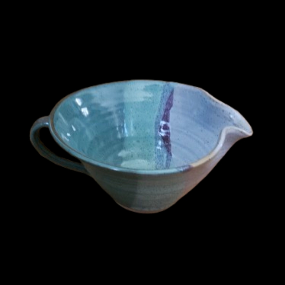 NWOT Studio Pottery Hand Thrown 1 Quart Batter Bowl